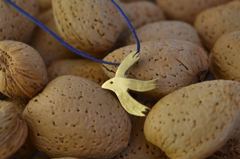 Schwalbe Gold Halskette Massiv 18K Zarte Vogel Reise Taube Zierliche Handgemacht von ViazisJewelry