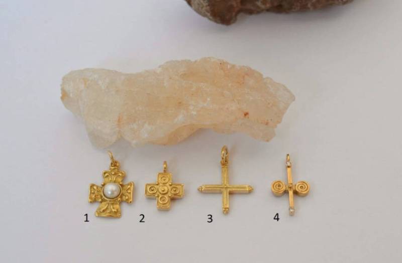 Winziges Goldkreuz Geschenk Massiv 18 Karat Gold Kreuzhalskette Byzantinerkreuz Abschlusskreuz Taufe Konfirmationskreuz Kommunionkreuz von ViazisJewelry