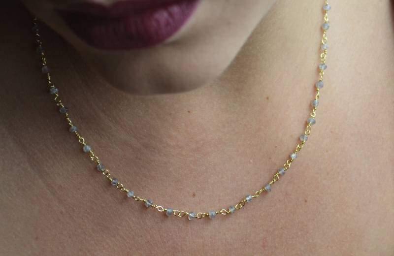 Zierliche Labradorit Massiv 18K Gold Rosenkranz Halskette Goldkette Graugold Einfacher Minimal Zarter Zierliche Labradorit Massiv 18K Gold Rosenkranz Halskette Goldkette Graugold Einfacher Minimal Zarter von ViazisJewelry