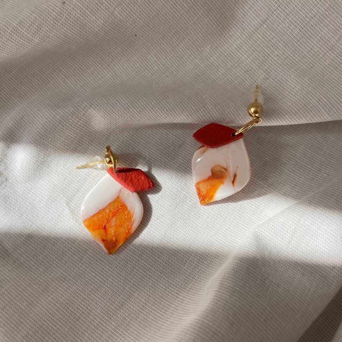 Zweite Wahl Einzigartige Statement-Ohrringe | Polymer Clay Edelstahl Nickelfrei |Federleicht Minimaler Abfall Gold Rot Herbstlich Zweite Wahl Einzigartige Statement-Ohrringe | Polymer Clay Edelstahl Nickelfrei |Federleicht Minimaler Abfall Gold Rot Herbstlich von VibesConcept