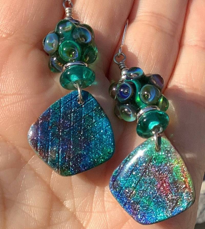 Teal Sparkles, Türkis Handwerker Ohrringe, Glasperlen, Poly-Ton Charme, Handgemachte Einzigartige Ohrringe Teal Sparkles, Türkis Handwerker Ohrringe, Glasperlen, Poly-Ton Charme, Handgemachte Einzigartige Ohrringe von VibrantAccents