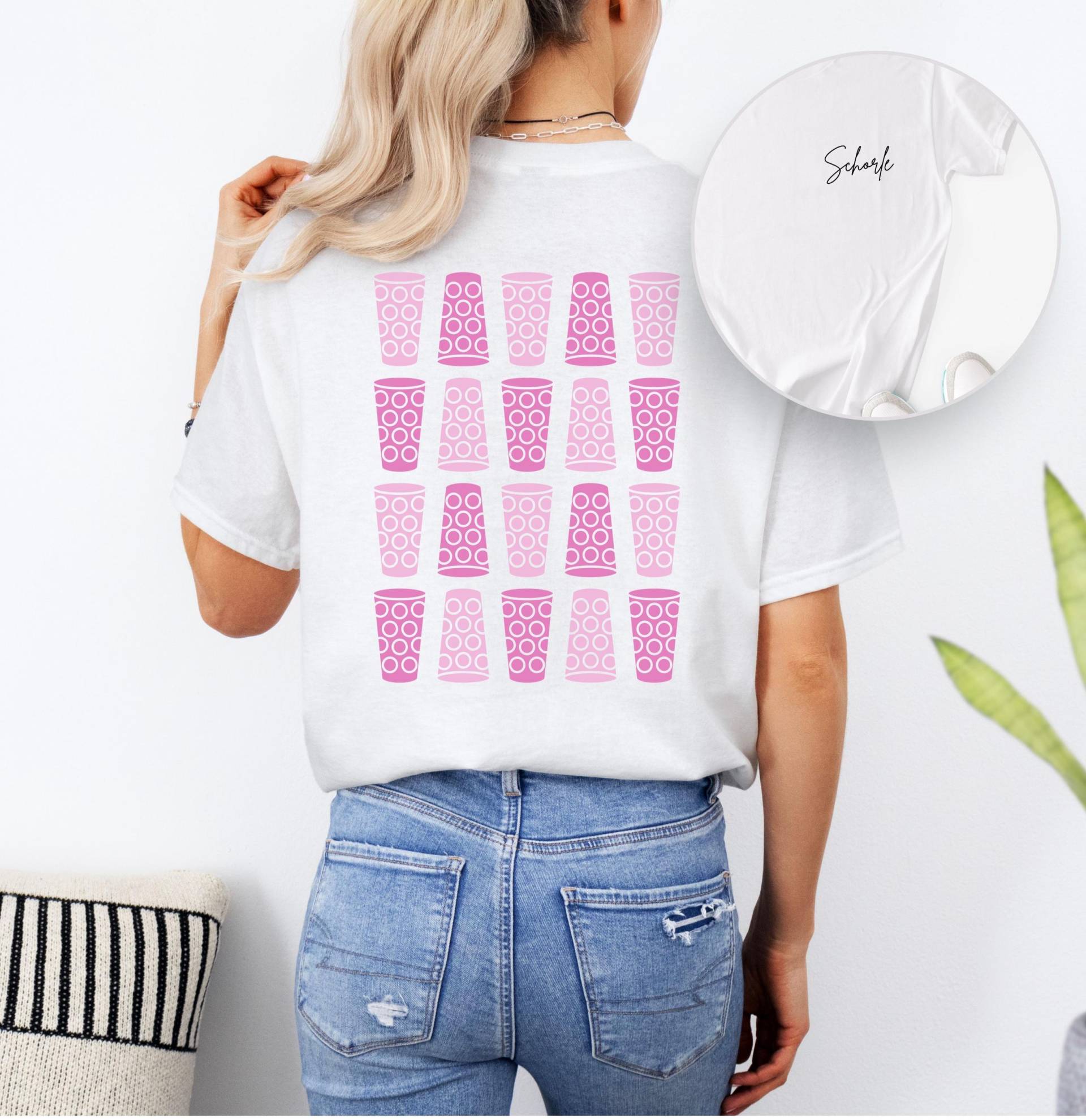 Schorle Frau Shirt Pfalz - Rosa Dubbeglas Print Pfälzer Mädel Shirt, Weinfest Outfit, Jga T-Shirt, Lustiges Damen Riesling Schorle Frau Shirt Pfalz - Rosa Dubbeglas Print Pfälzer Mädel Shirt, Weinfest Outfit, Jga T-Shirt, Lustiges Damen Riesling von Pfalzmomente