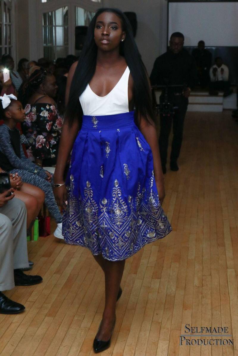 Chichi Bestickter Skater-Rock Mit Gummiband Und Reißverschluss von VibranteAfrique