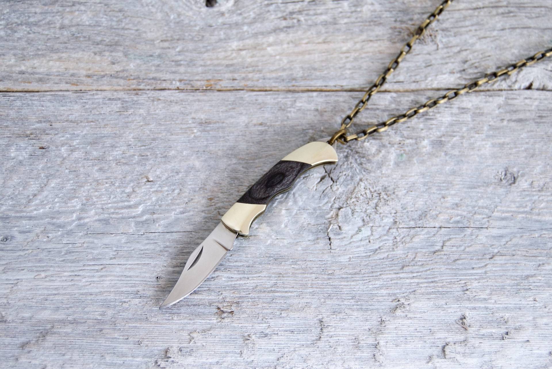 Mini Taschenmesser Halskette » Mit Holzgriff Herren Mann Schmuck Halsketten Für Männer Geschenke Ihn Miniatur-Messer Mini Taschenmesser Halskette » Mit Holzgriff Herren Mann Schmuck Halsketten Für Männer Geschenke Ihn Miniatur-Messer von ViceAndVirtueNYC