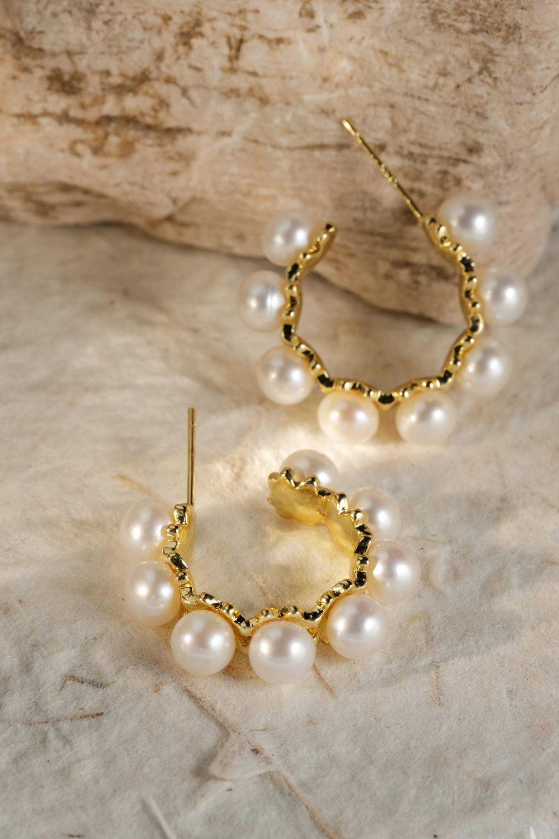 Süsswasserperlen Creolen Ohringe, Donut Shape, 8 Perlen von ViciaStudio