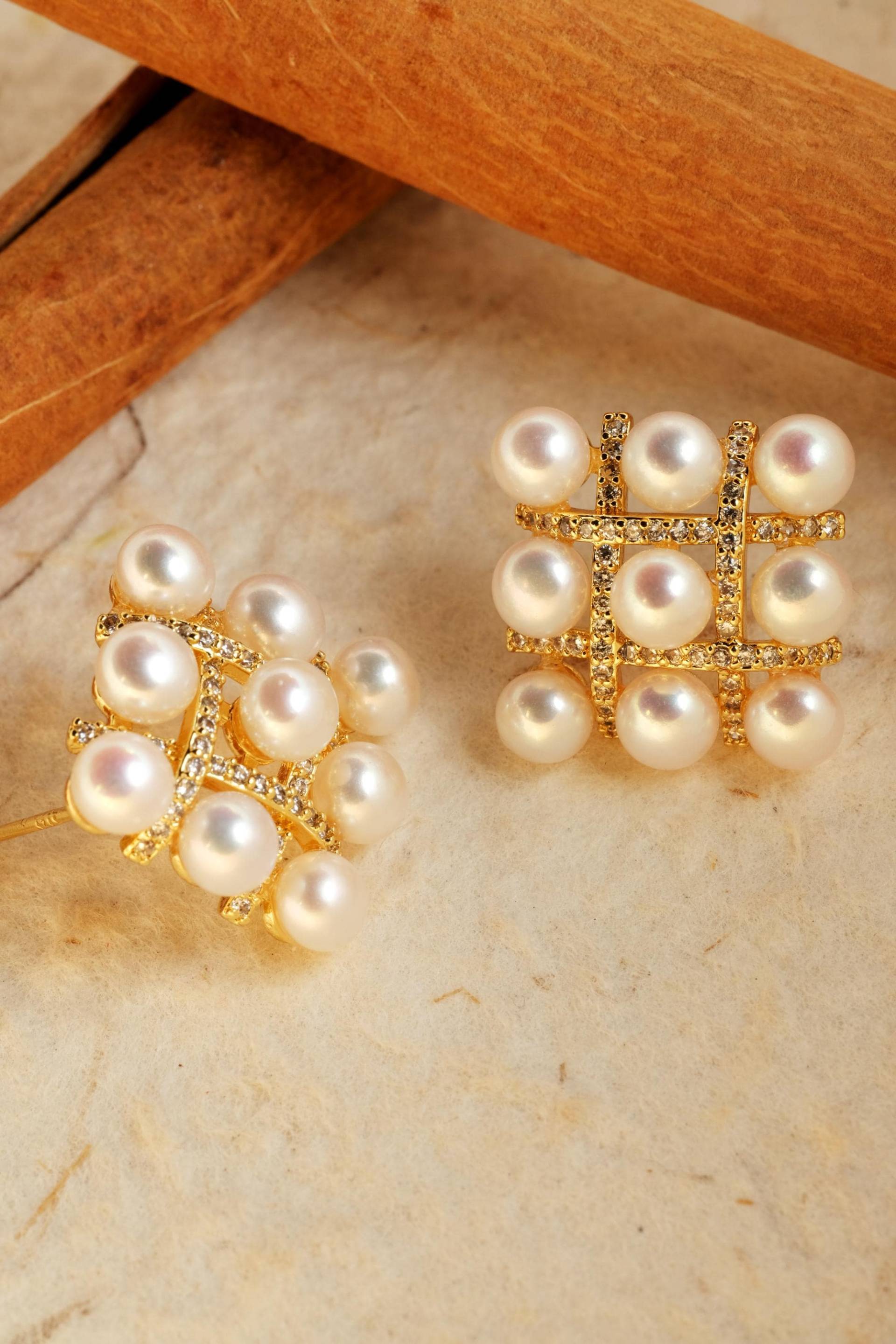 Süßwasserperlen Ohrstecker, Rhombusform von ViciaStudio