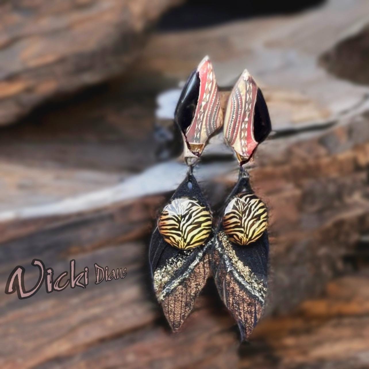 Gloria Von Glitzen Gloria Von Glitzen von VickiDianeDesigns