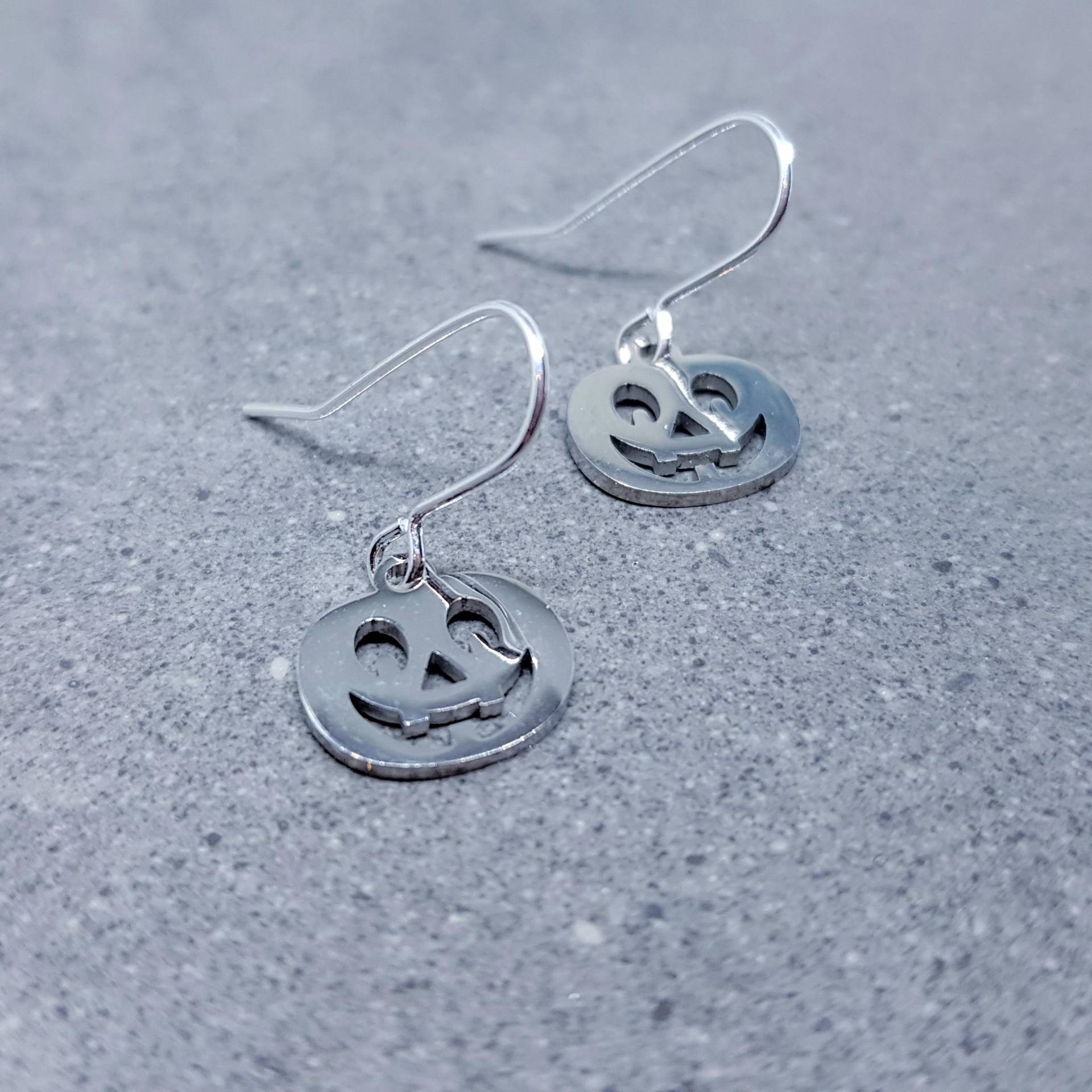 Kürbis Ohrringe, Hypoallergene Ohrdrähte, Jack O'lantern Gruseliger Schmuck, Herbst Halloween, Edelstahl Kürbis Ohrringe, Hypoallergene Ohrdrähte, Jack O'lantern Gruseliger Schmuck, Herbst Halloween, Edelstahl von VickiesVintageDesign