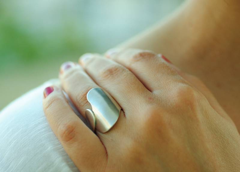 Breiter Bandring, Statement-Ring, Verstellbarer Ring, Modernes Geschenk Für Sie Breiter Bandring, Statement-Ring, Verstellbarer Ring, Modernes Geschenk Für Sie von VickyKyritsi