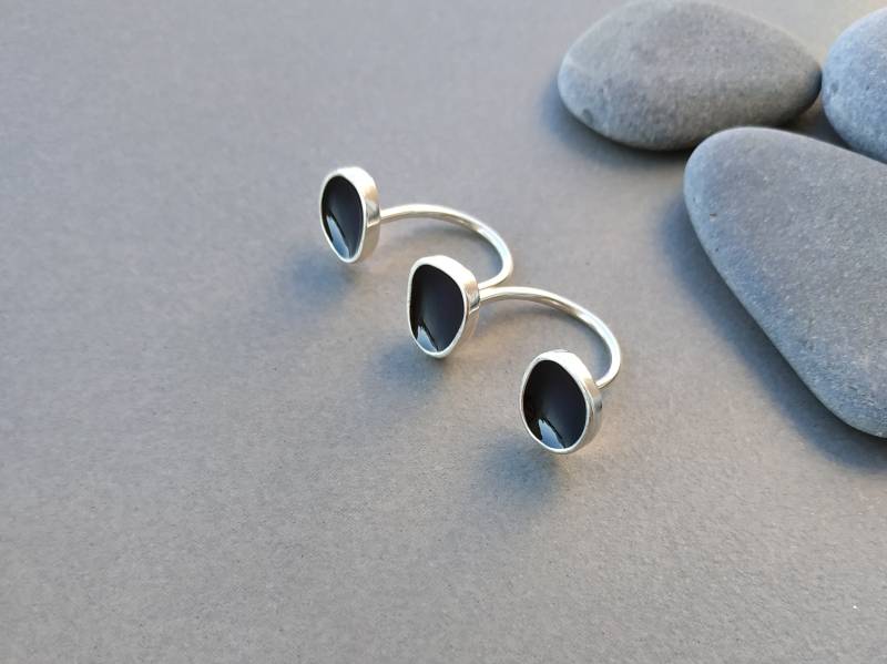 Drei Finger Silber Ring Schwarze Emaille, Geschenk Für Freundin Drei Finger Silber Ring Schwarze Emaille, Geschenk Für Freundin von VickyKyritsi