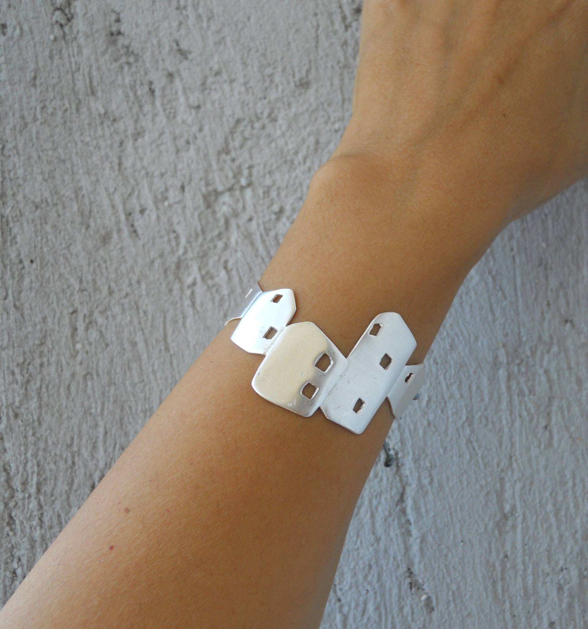 statement Manschettenarmband, Großes Skyline Armband statement Manschettenarmband, Großes Skyline Armband von VickyKyritsi