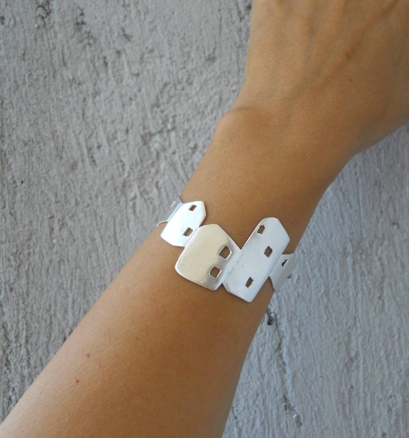 statement Manschettenarmband, Großes Skyline Armband von VickyKyritsi