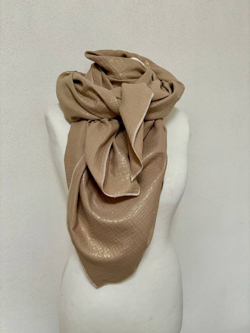 Musselin Tuch Beige Mit Goldschimmer // Schal Glitzer Gold Schaltuch Für Damen von VickyvonVictoria