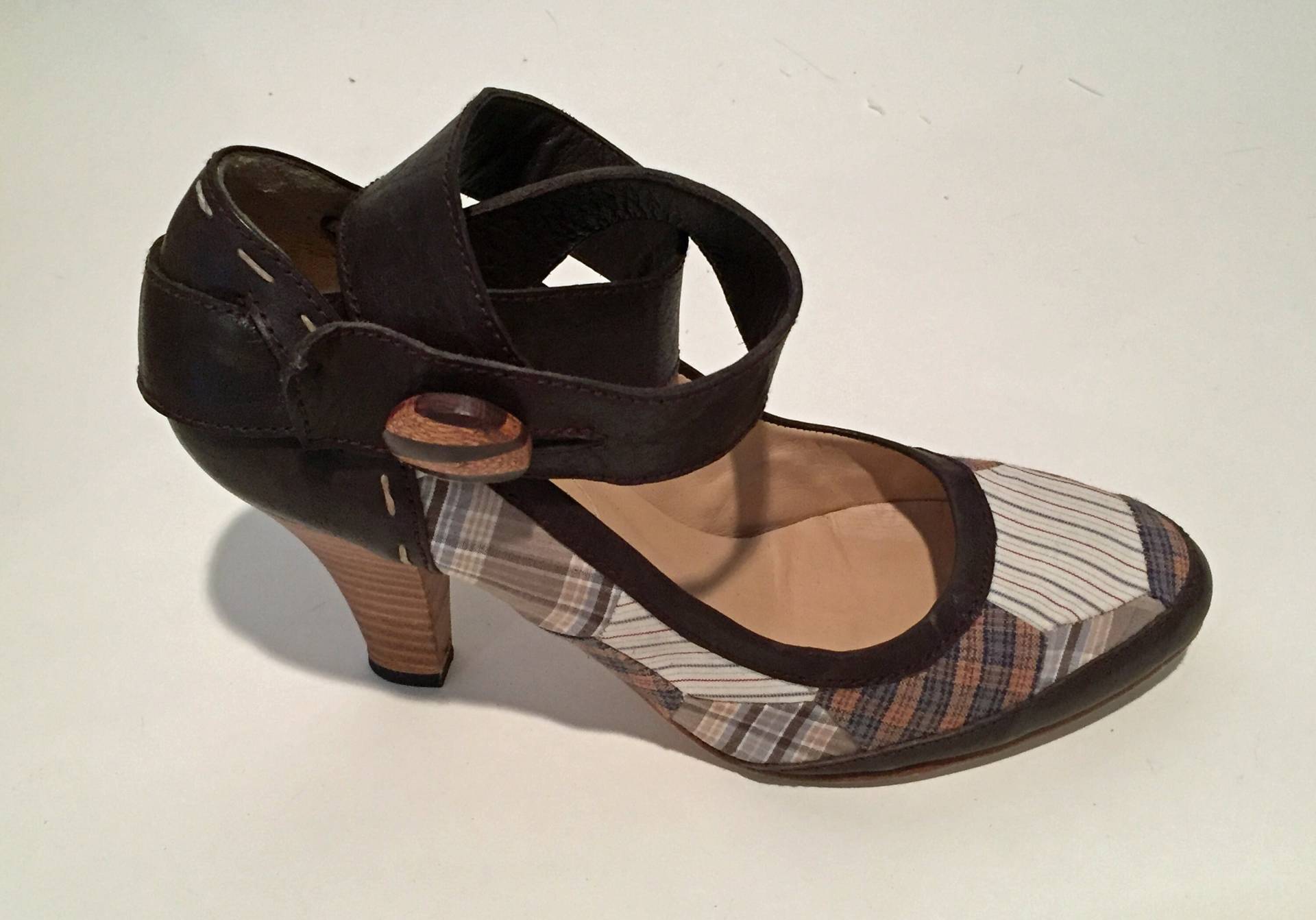 Reduziert Te Casan Quilt Schuh Entworfen Von Niki Robinson Grösse 37 von VictoriaHanksFineArt