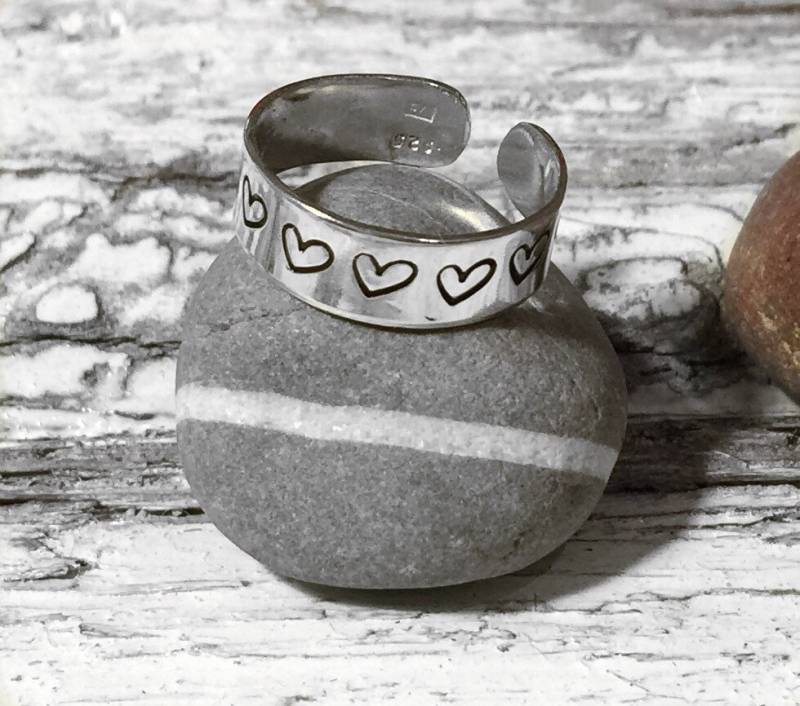 Sterling Silber Ring Mit Herzen, Handgemachter Toe Ring, Strandschmuck, Urlaubsschmuck von VictoriaJohnsonJewel