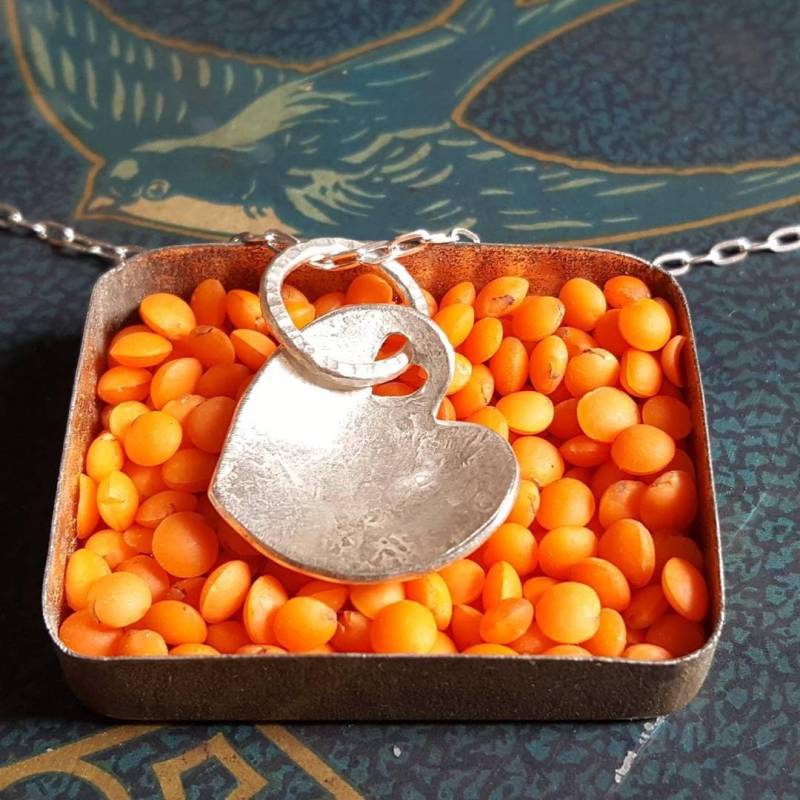 Herz-Ketten in Ausgetretenen Silber Von Hand Gefertigt, Geben Eine Getragen Und Geliebt Fühlen. Ganz Einfache Kette Xx Wunderbares Geschenk Für Herz-Ketten in Ausgetretenen Silber Von Hand Gefertigt, Geben Eine Getragen Und Geliebt Fühlen. Ganz Einfache Kette Xx Wunderbares Geschenk Für von VictoriaMartinUK