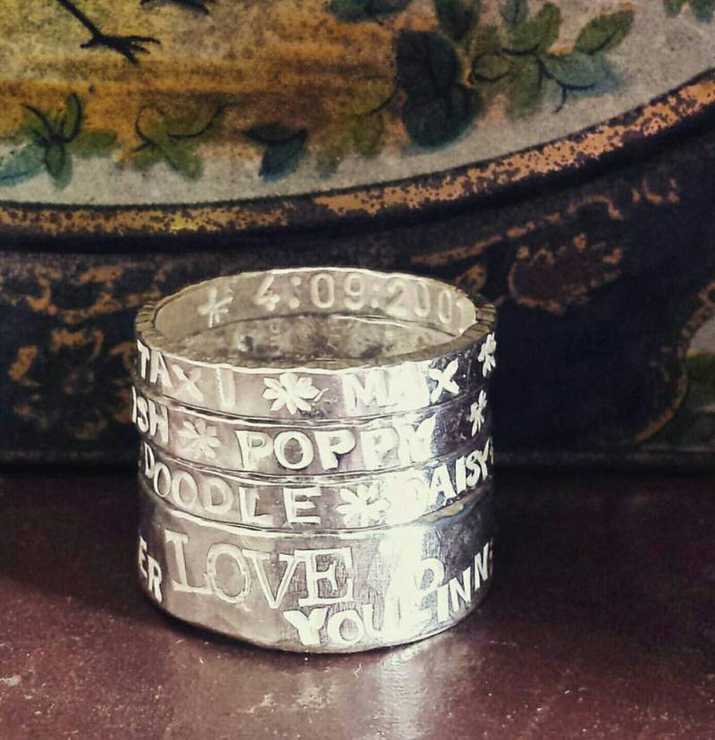 Silber Ring Bands Mit Ihrer Eigenen Wahl Der Worte in & Out. Personalisierte - Massanfertigung Perfektes Geschenk Für Ihre Liebe. Unikatschmuck X Silber Ring Bands Mit Ihrer Eigenen Wahl Der Worte in & Out. Personalisierte - Massanfertigung Perfektes Geschenk Für Ihre Liebe. Unikatschmuck X von VictoriaMartinUK