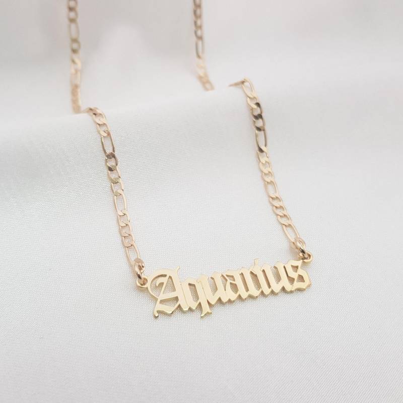 Wassermann Halskette Script Sternzeichen Geschenk Namen Old English von VictoriaMinimalist