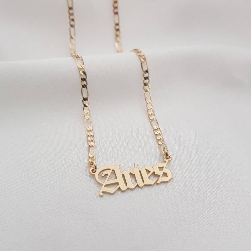 Widder Halskette Script Sternzeichen Geschenk Name Old English Geschenke von VictoriaMinimalist