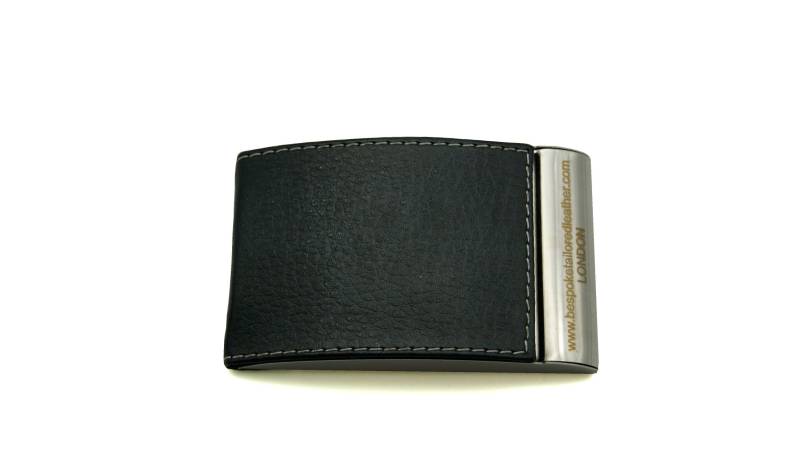 Visitenkartenetui Aus Schwarzem Leder Und Metall von VictoriaRegalia