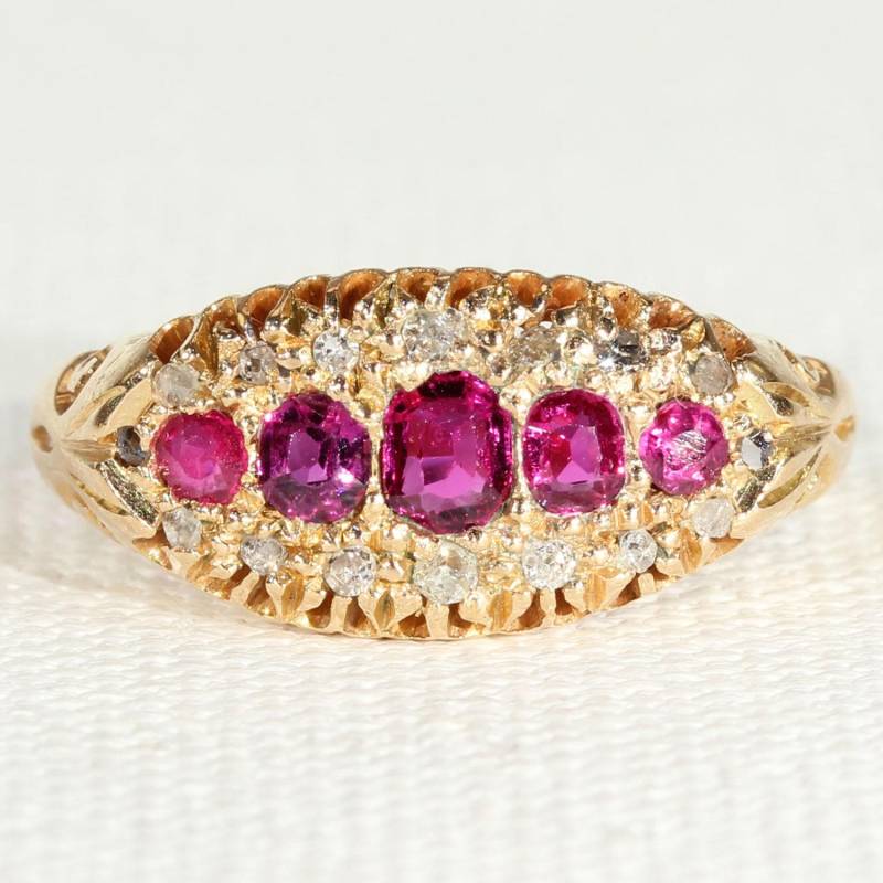 Edwardian 5 Stone Rubin Diamant Ring von VictoriaSterling