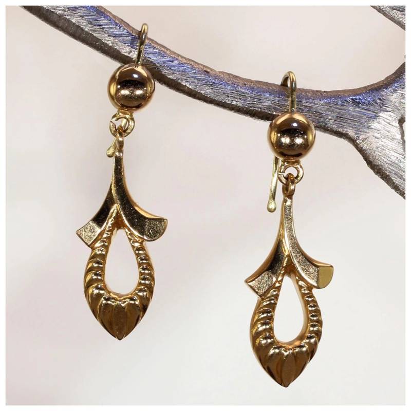 Vintage 18K Gold Oval Multi-Tropfen Ohrringe Vintage 18K Gold Oval Multi-Tropfen Ohrringe von VictoriaSterling
