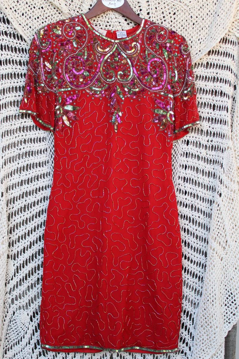 Damen Flammin' Heiße Rote Seide Vintage Perlen Cocktailkleid Von Laurence Kazar New York - Größe S von VictorianChics