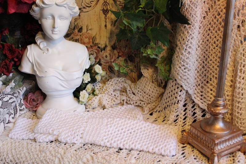 Damen Hand Gehäkelt Funkelnde Weiße Lange Fingerlose Handschuhe - Eine Größe von VictorianChics