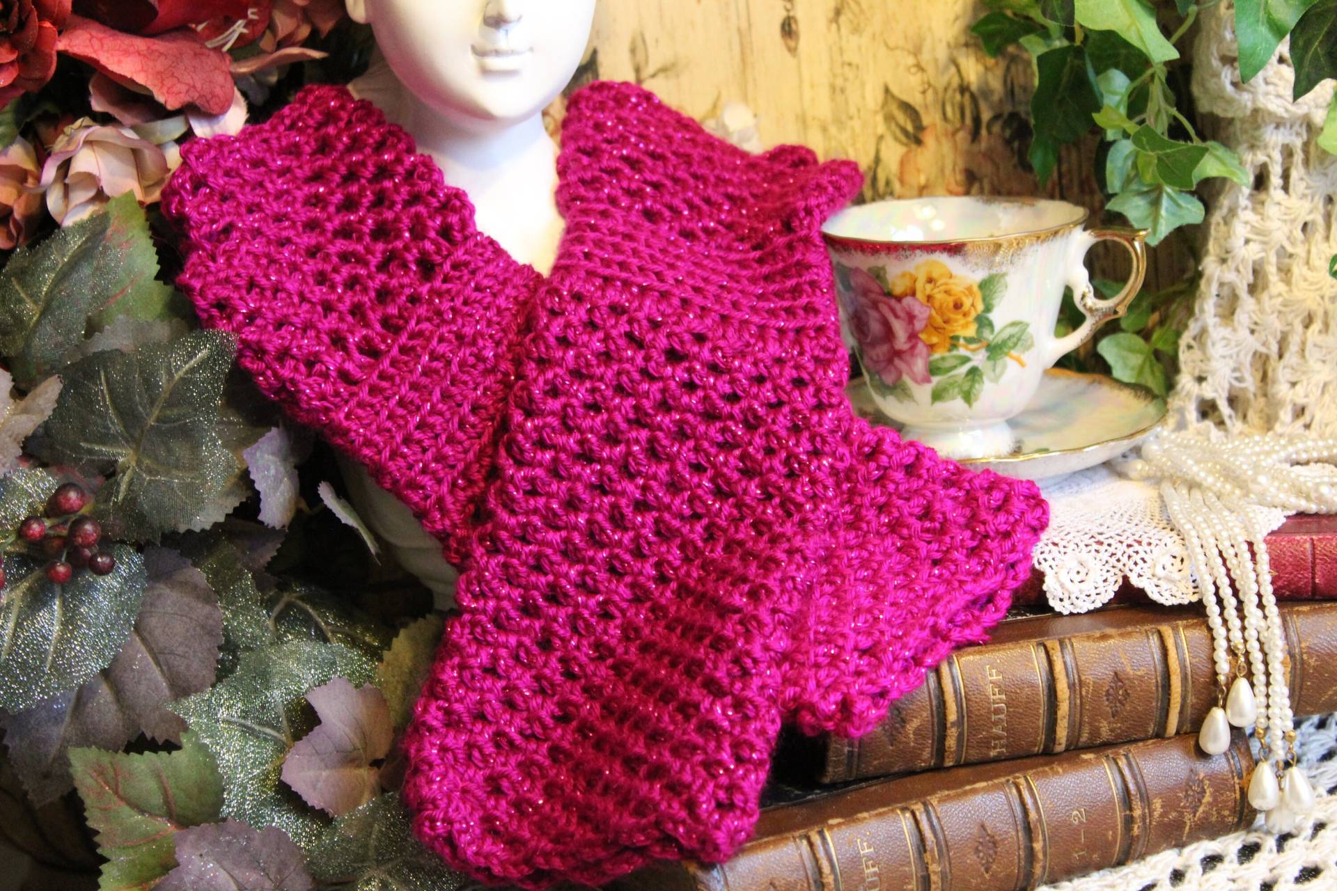 Damen Hand Gehäkelt Kühn Funkelnmagenta Lange Fingerlose Handschuhe - Eine Größe von VictorianChics