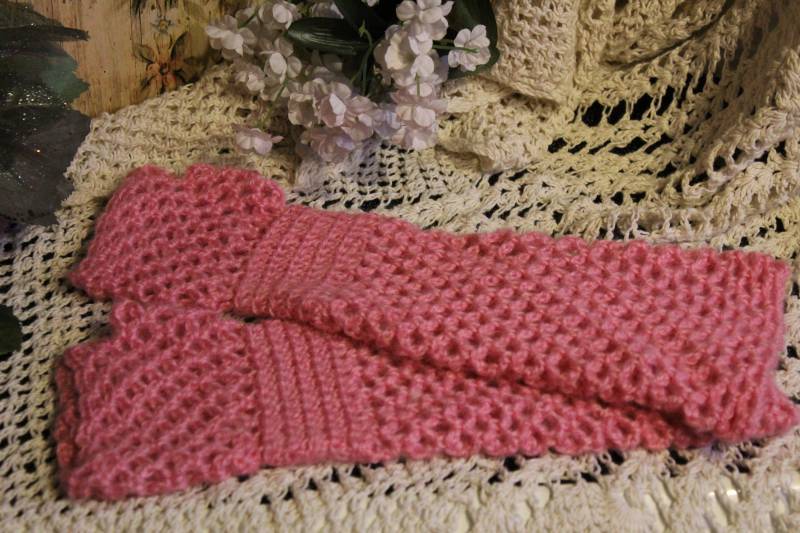 Damen Hand Gehäkelt Zart Weiche Rosa Lange Fingerlose Handschuhe - Eine Größe von VictorianChics