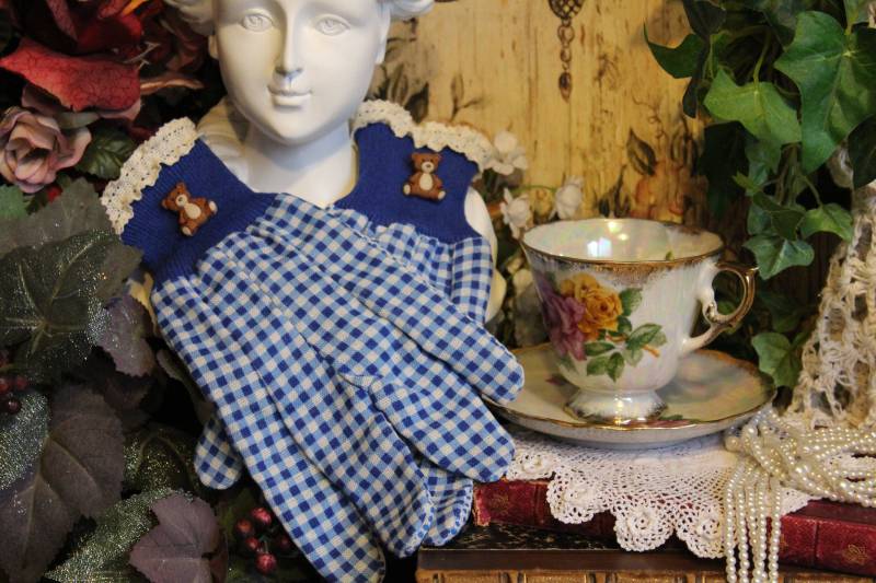Damen Land Teddybär Blau/Weiß Gingham Tuch Garten Handschuhe - Eine Größe Damen Land Teddybär Blau/Weiß Gingham Tuch Garten Handschuhe - Eine Größe von VictorianChics
