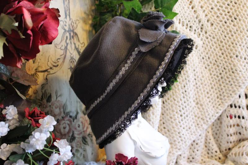 Damen Silber Eleganz Pin Gestreifte Komprimierbare Mütze von VictorianChics