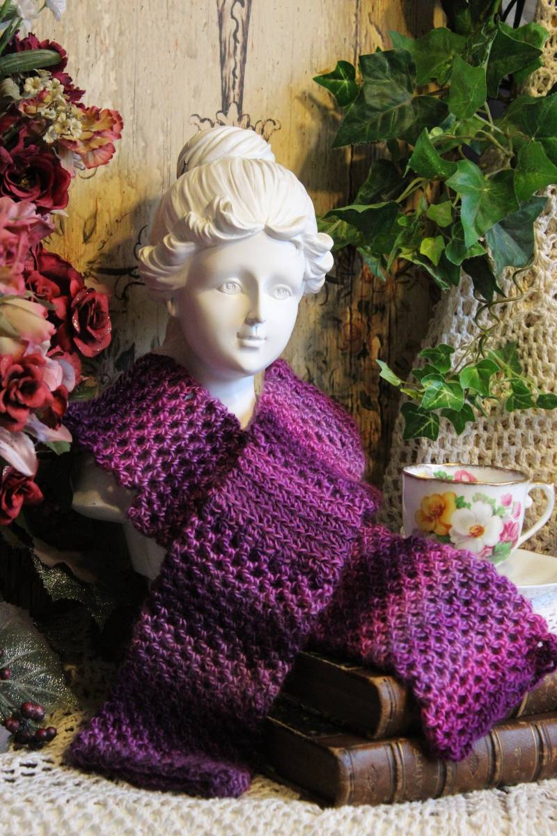 Damen Softly Pflaume Perfektion Hand Gehäkelt Lange Fingerlose Handschuhe - Eine Größe von VictorianChics