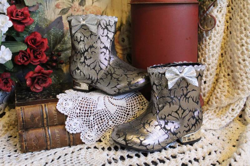 Kleine Mädchen Silvery Bliss Textil Kleid Stiefel-Größe 6 von VictorianChics