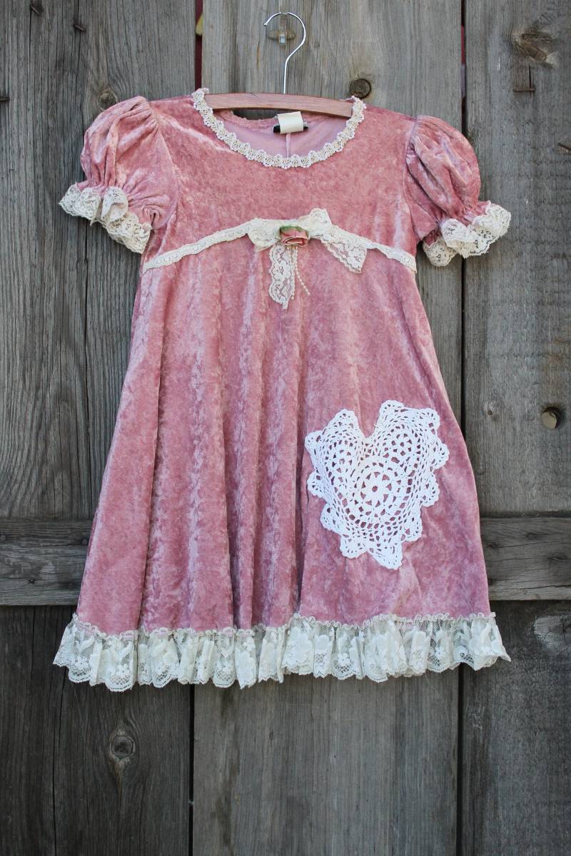 Mädchen Rosen Und Spitze Velvety Bliss Kleid - Größe 6 von VictorianChics