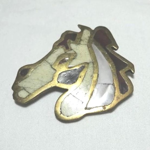 1940Er Oder 1950Er Jahre Vintage Pferd Eingelegte Perlmutt - Und Stein-Pferdekopf-Brosche Anstecknadel, Messing Eingelegt, Vintage-Schmuck von VictorianWardrobe