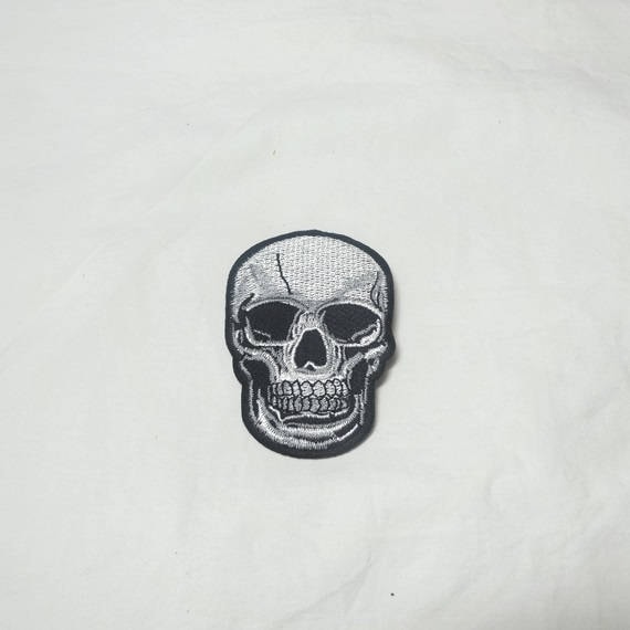 Totenkopf Applikation Oder Aufnäher Gestickt, Schwarz, Grau, 3 X 2 Zoll, Halloween Basteln, Nähen, Bügeln Aufnähen Auf Skelett, Mode von VictorianWardrobe