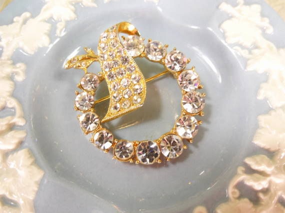 strass Brosche Kreis Mit Schleife von VictoriannaCharmers