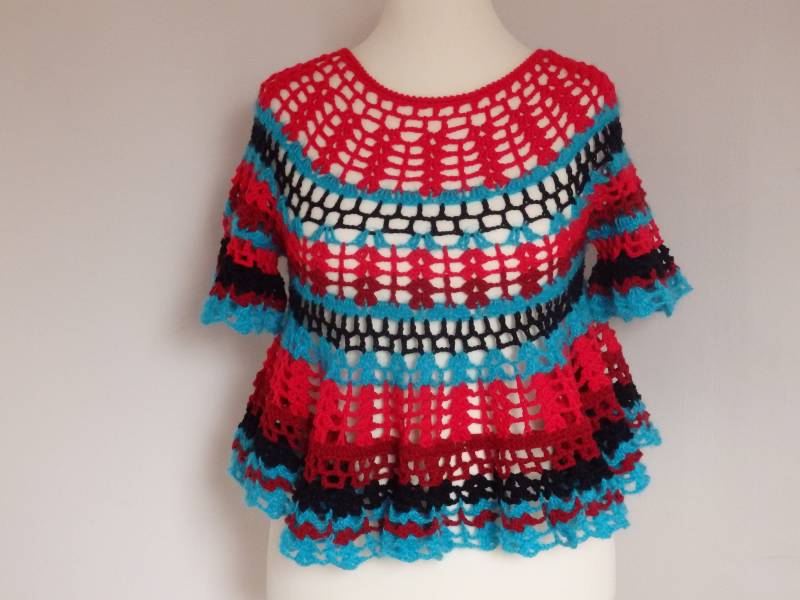 Gehäkelte Kurze Tunika - Spitze Style Schwarze, Bordeaux, Rote Und Türkis Wolle von VictoriannesCreation