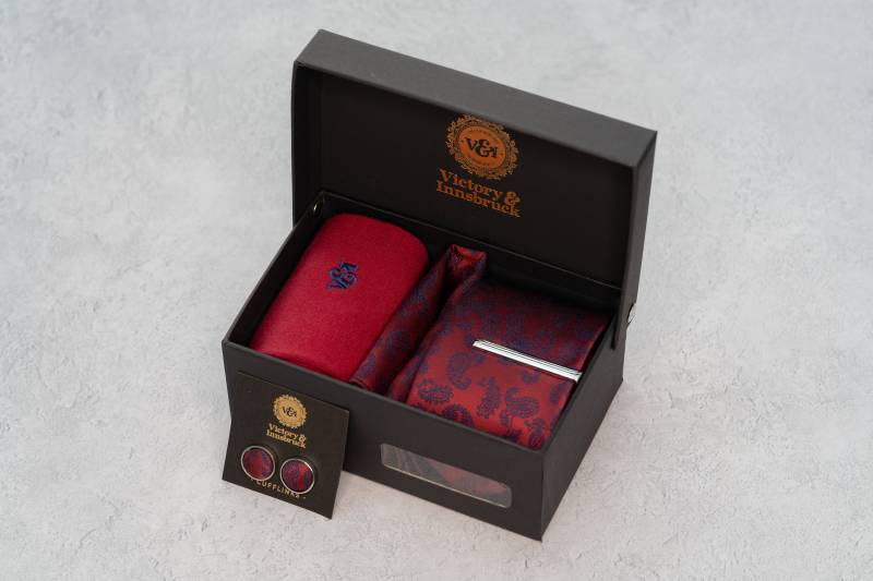 Krawatte, Einstecktuch, Socken, Krawattenklammer, Revers Blume, Manschettenknöpfe/Geschenk Für Ihn Hochzeit Groomsmen Set Krawatte Rot Paisley | V&i von VictoryAndInnsbruck