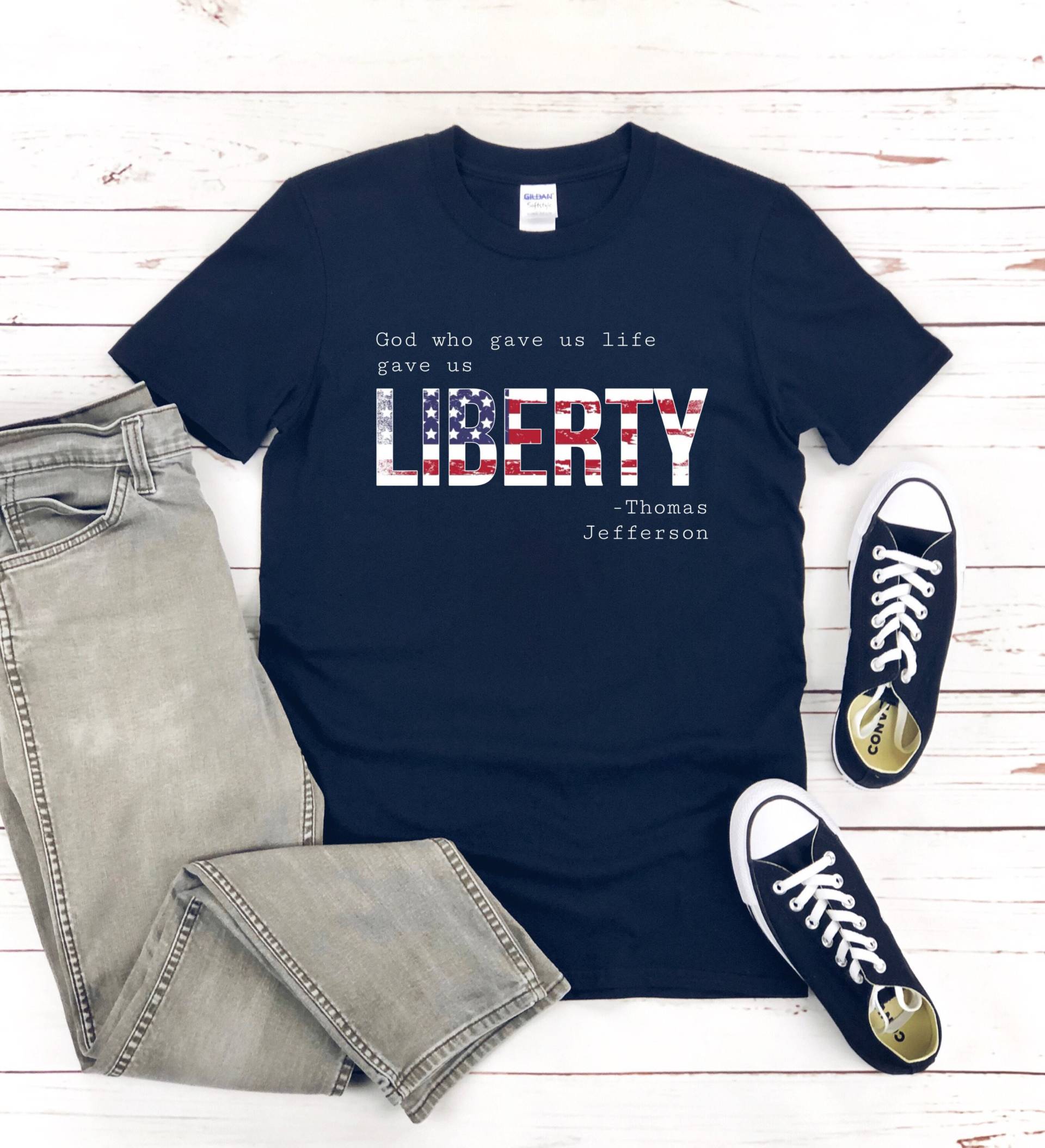 Liberty Shirt, God Gave Liberty, Distressed Flag, American Patriot Thomas Jefferson Zitat, Christliches Christliche Kleidung von VictoryAttire