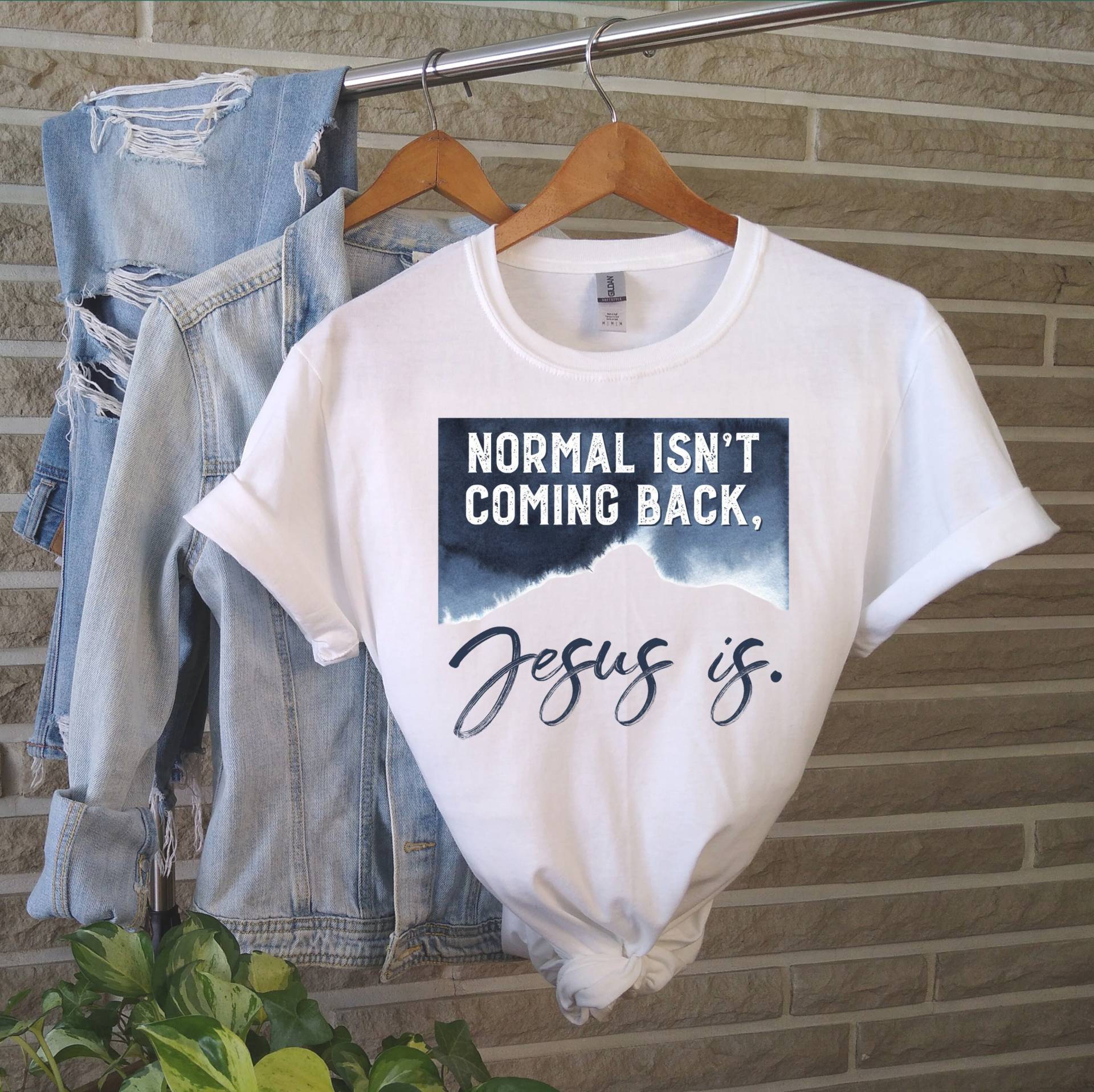 Normal Isn't Coming Back, Jesus Is, The King Is Coming, Coming, 2nd Christian Shirt, Christliche Kleidung, 2. Advent von VictoryAttire