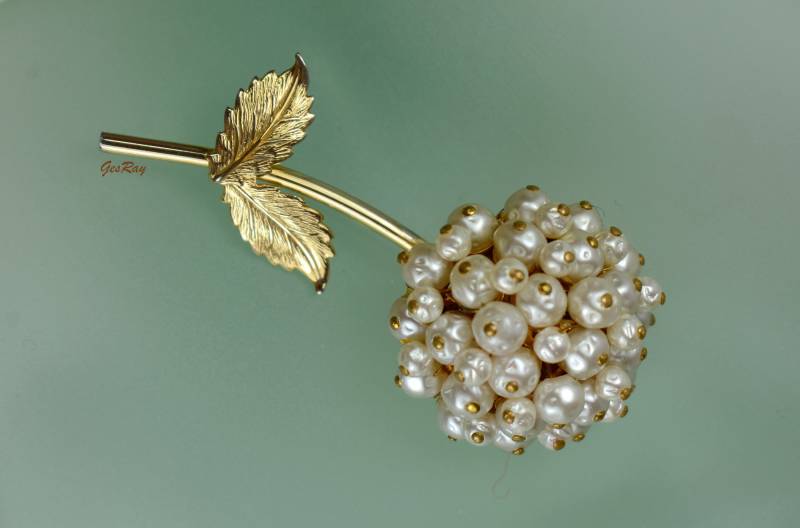 Faux Cluster Barock Perlen Blumen Brosche Pin Miriam Haskell Style von VictoryIssweet