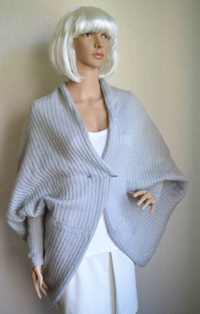 Handgemachte Damen Strickjacke von VidaKnitworks