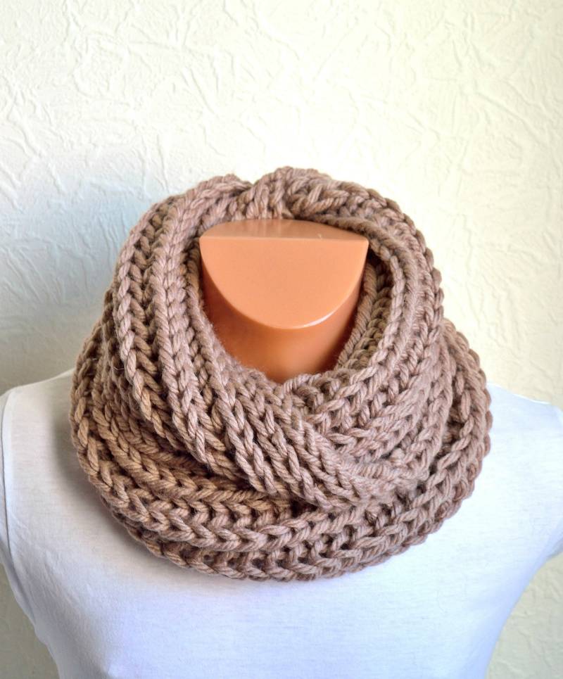 Handgestrickter Herren-Loopschal Aus Merinowolle von VidaKnitworks