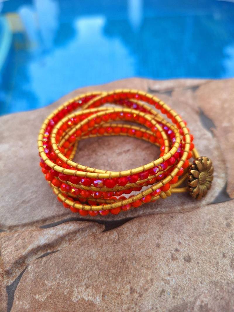 Ring Of Fire Wickelarmband Rot Orange Facettierte Rondelle Perlen, 5 Auf Metallic Gold Gefärbten Echtleder, Geschenk Zum Muttertag von VidasJewels