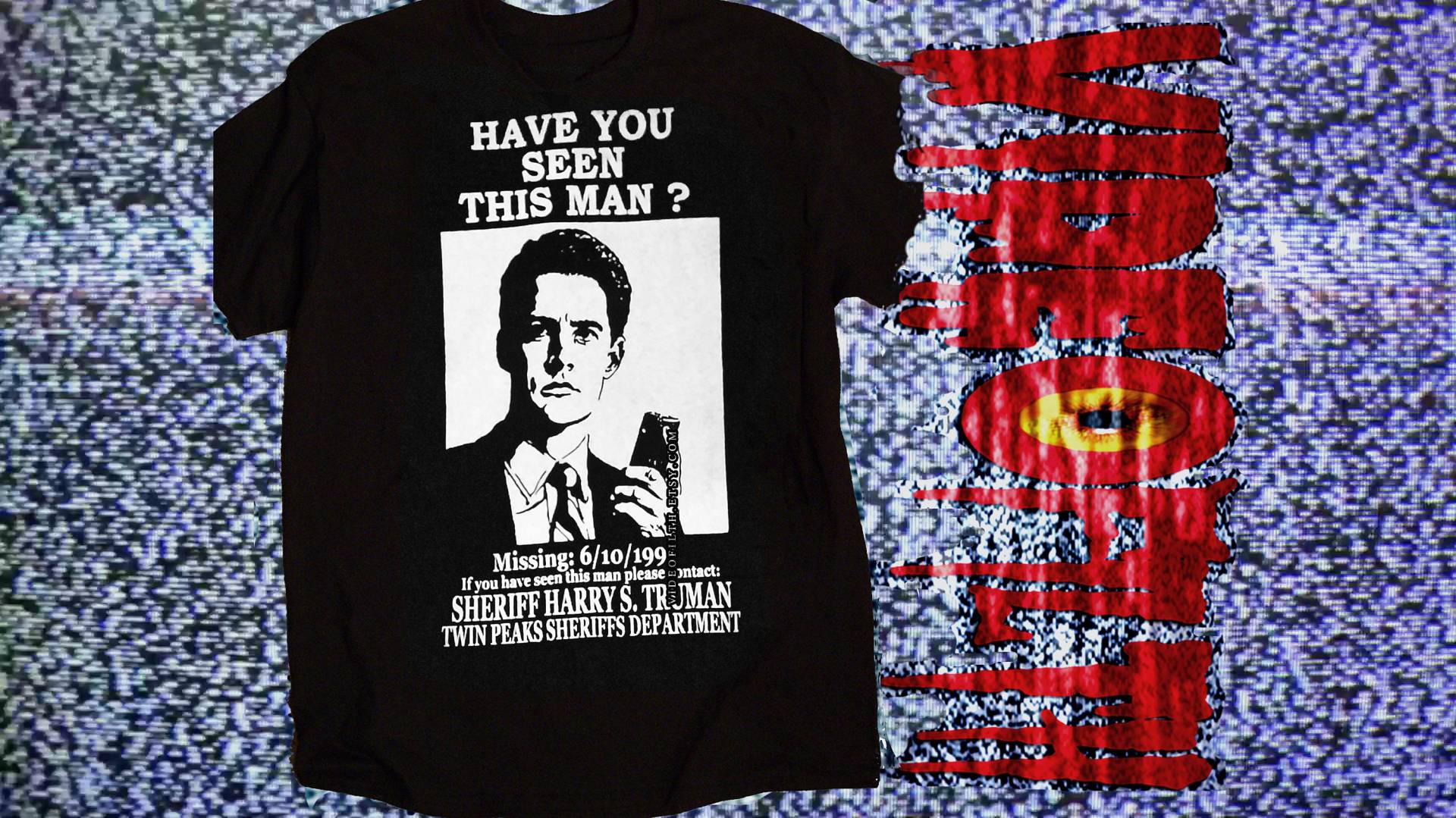Hast Du Dale Cooper Gesehen? Vorgeschrumpftes Baumwollshirt Mit David Lynch Siebdruck Von Twin Peaks Hast Du Dale Cooper Gesehen? Vorgeschrumpftes Baumwollshirt Mit David Lynch Siebdruck Von Twin Peaks von VideoFilth