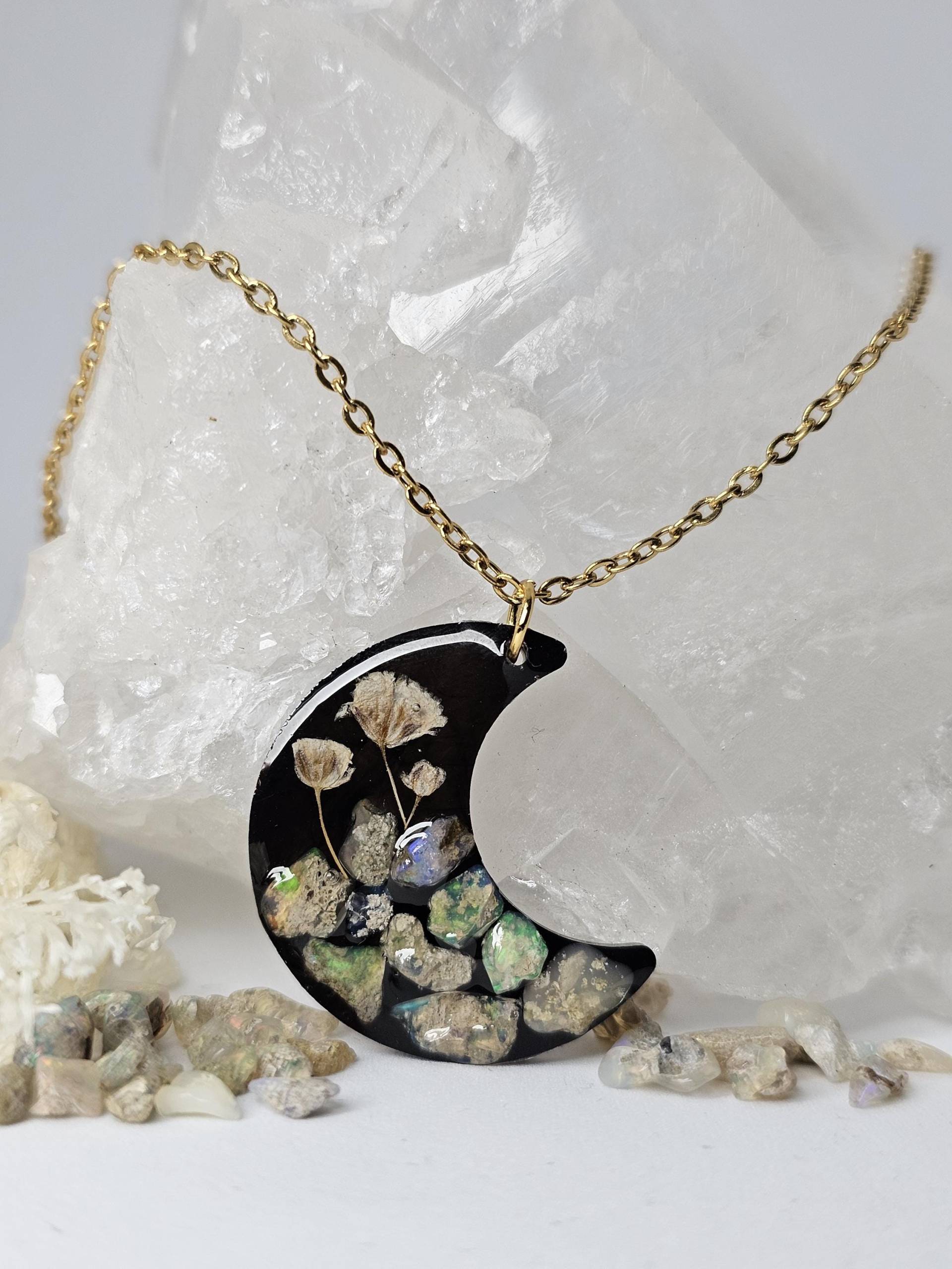 Mond Collier Mit Blume Und Kristall Aus Opal, Schmuck Kristall, Bijoux, Pyrit Mond Collier Mit Blume Und Kristall Aus Opal, Schmuck Kristall, Bijoux, Pyrit von VieBelleStyle