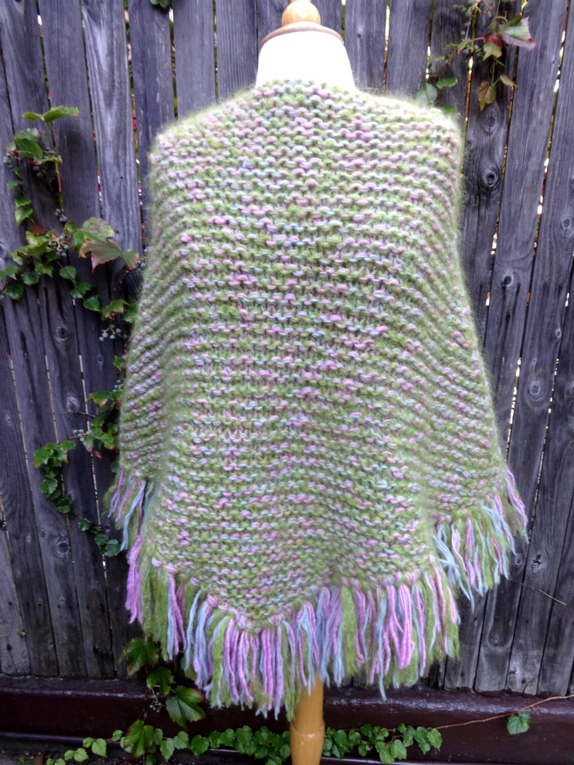Chunky Hand Stricken Poncho von VieDeReveDesigns