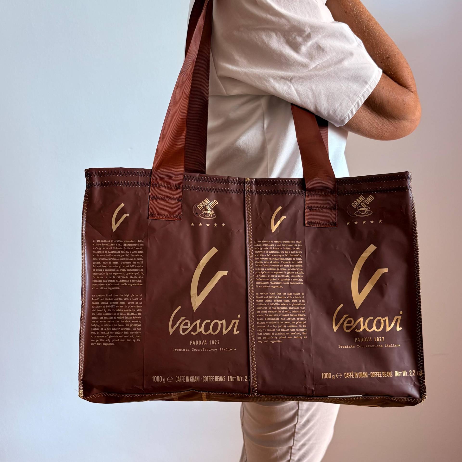 Großer Brauner Shopper Vescovi/Tenten Upcycling Einkaufstasche Sporttasche Schultertasche Nachhaltig Kaffeetüten Alu Abwaschbar Wasserfest von Vielfach
